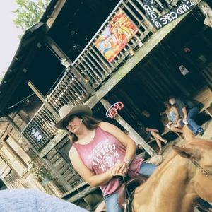 Meet your Posher, Dakota